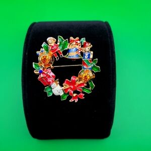 Christmas Wreath Brooch
